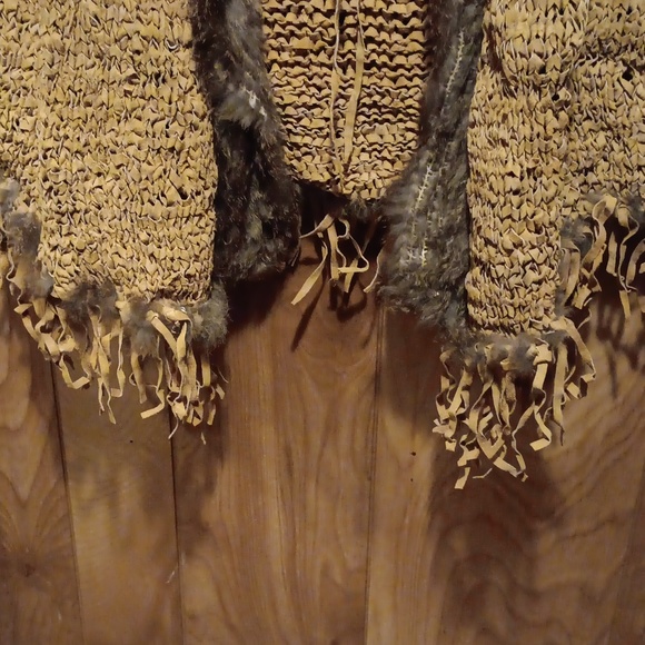 Poncho - Picture 4 of 7